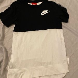 girl’s nike t-shirt